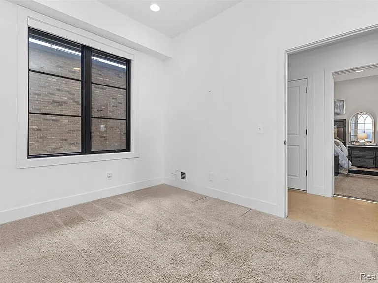262 Mack Ave #1 — Photo 34
