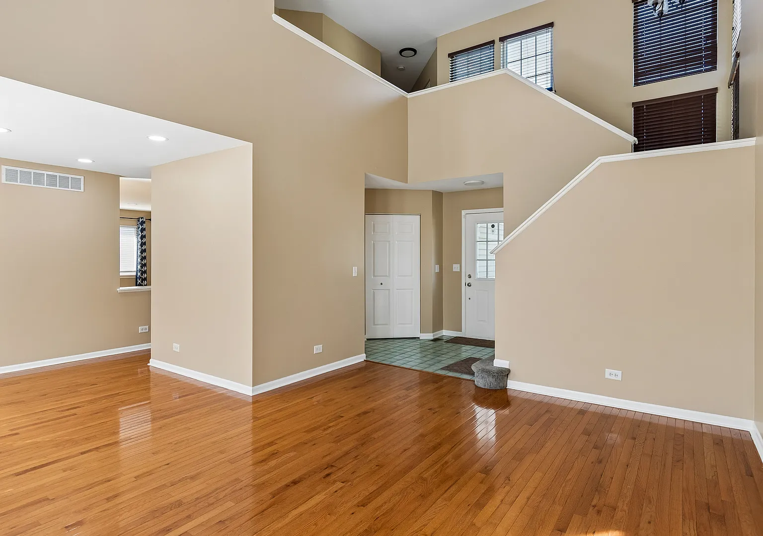 4 bed, 2.5 bath, 1992 sqft, $3,500 — Photo 4