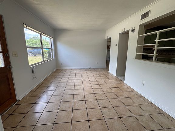 5th image of 206 W Chesley Ave