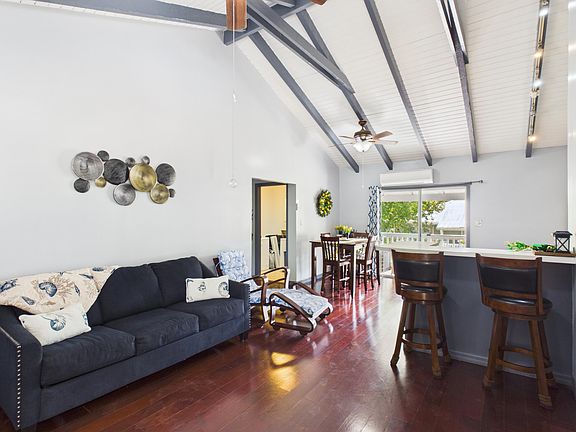 5th image of 208 Queen's Ridge