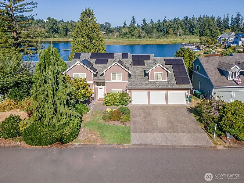 2nd image of 1722 Timberlake Court SE