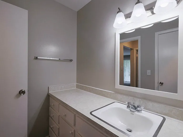 Modern Living in the Heart of Northlake — Photo 66