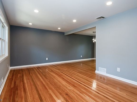 5th image of 83 Glendale Ave