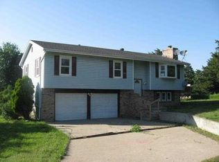 7625 Saddle Dr, Manhattan, KS 66503