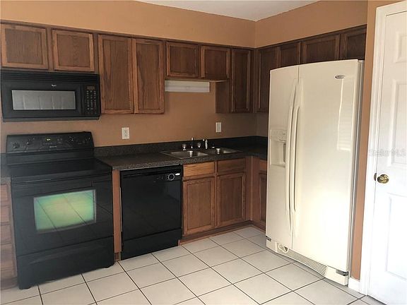 3rd image of 13541 Embassy Park Ct