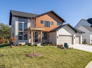 9615 Iron Horse Rd, Woodbury, MN 55129