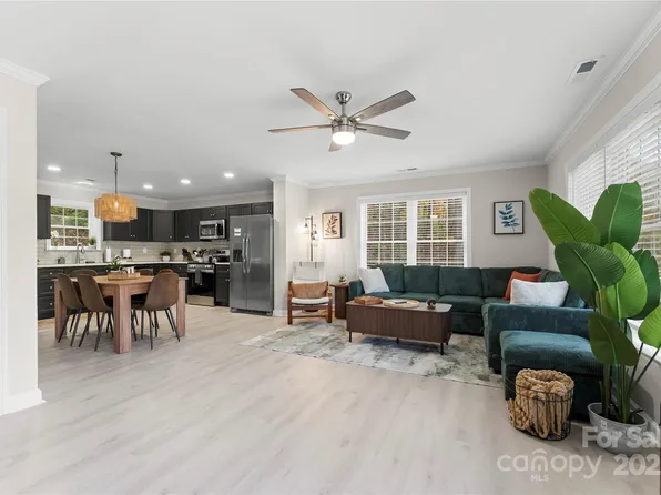 60 Leisure Ln, Maggie Valley, NC 28751