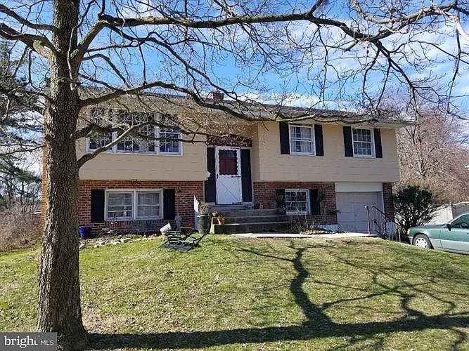 1st image of 15 Brandywine Dr