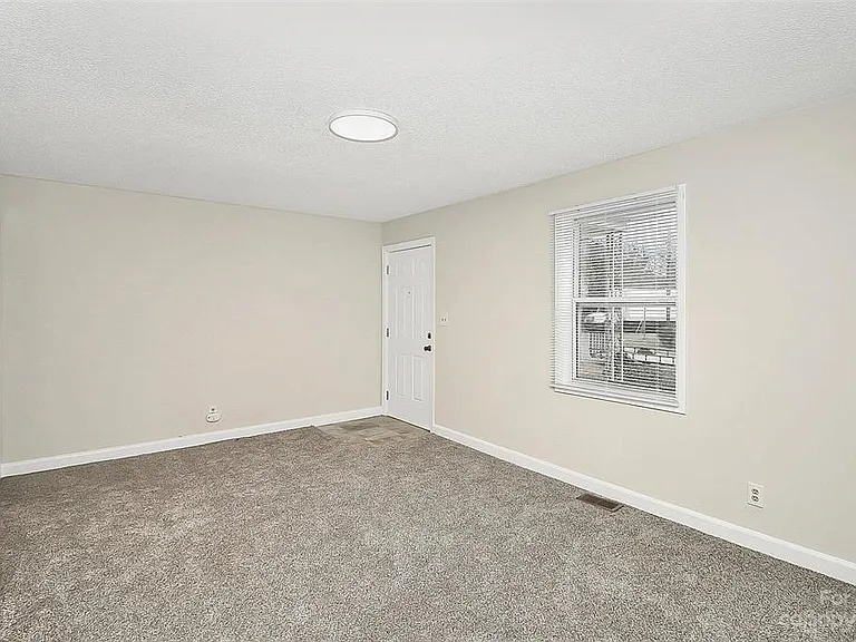 2300 Vanderbilt Rd — Photo 11