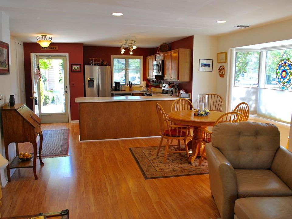 FIRST FLOOR END UNIT, 2BR 2 BATH