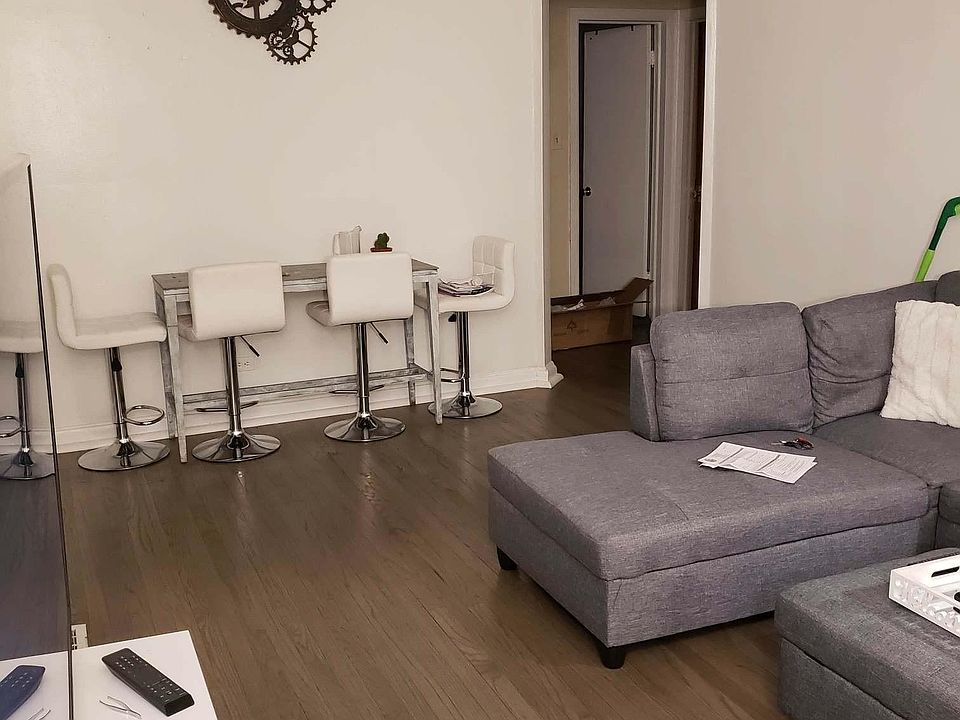 1st image of 3518 W Bryn Mawr Ave APT 2