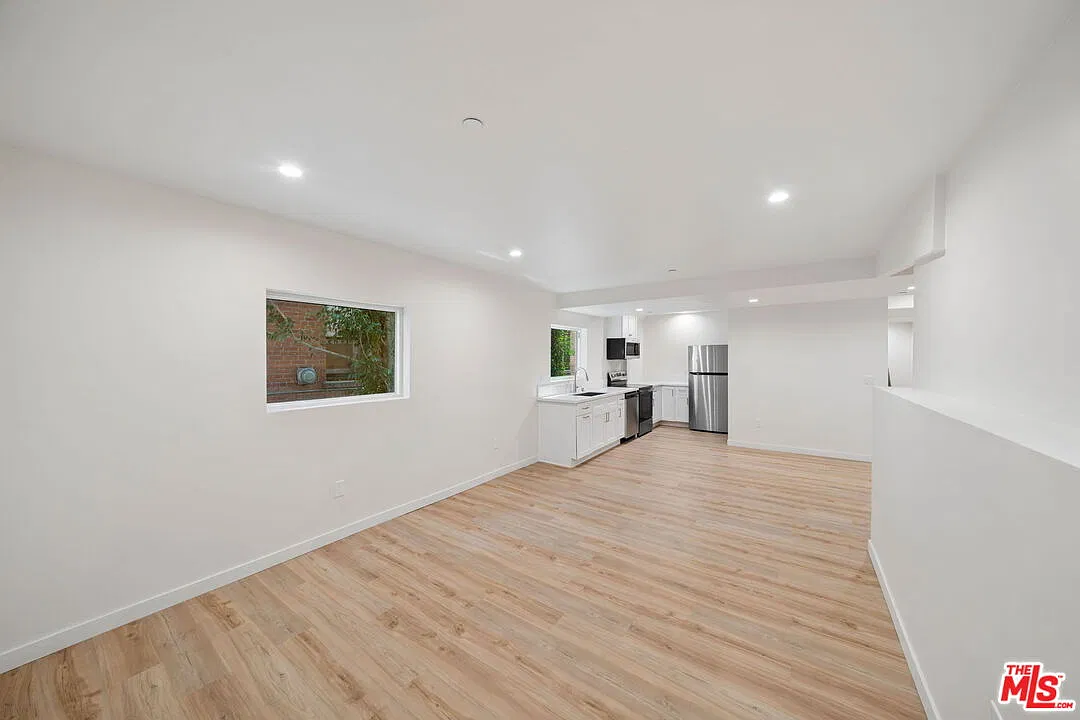 2 bed, 2.0 bath, 1109 sqft, $3,350 — Photo 2