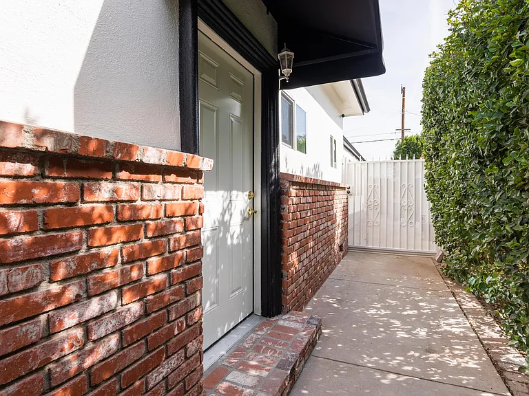 7018 Lurline Ave — Photo 9