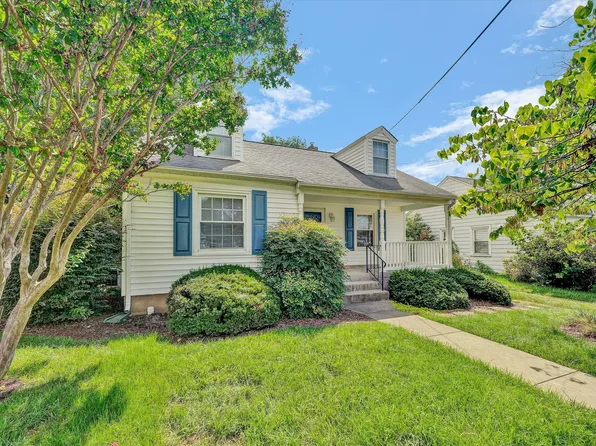 18 Lake Ave, Salem, VA 24153