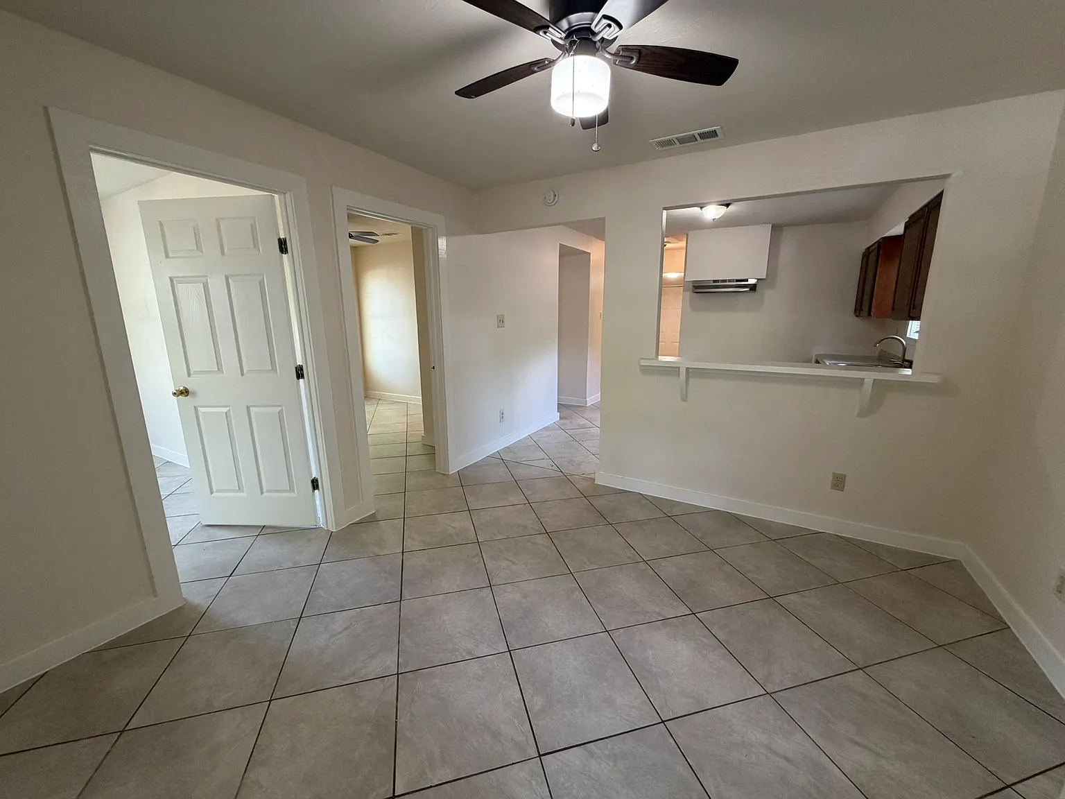 3 bed, 1000 sqft, $2,000 — Photo 3