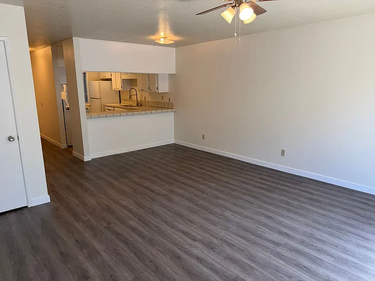1736 Cable St #3 — Photo 14