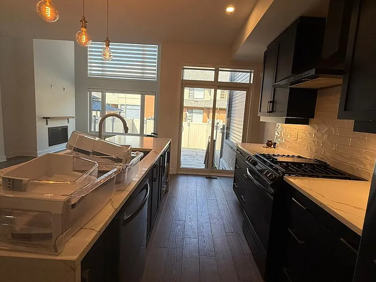 92 Longworth Ave — Photo 9