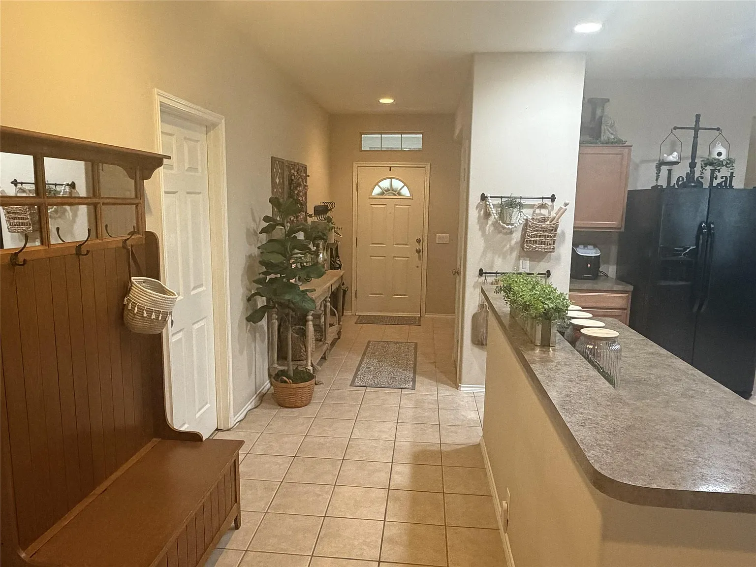 3 bed, 2.0 bath, 1972 sqft, $2,000 — Photo 4