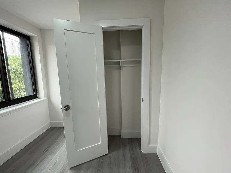 300 E 96th St #2E — Photo 7
