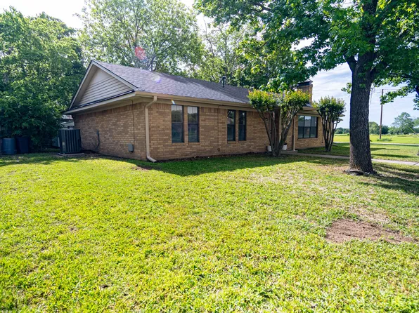 2100 Albert Broadfoot St, Bonham, TX 75418