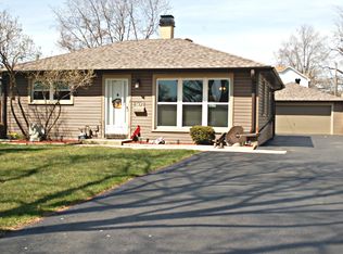 2307 Cardinal Dr, Rolling Meadows, IL 60008