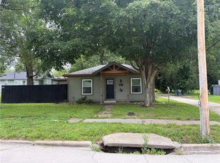 807 4th St, Osawatomie, KS 66064