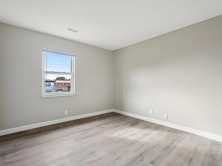 Charleston Square Apartments — Photo 30