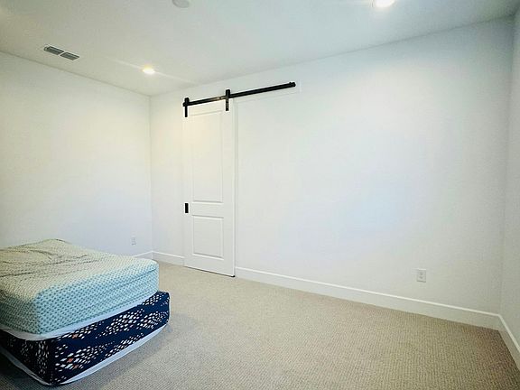 3rd image of 175 Raven Cir