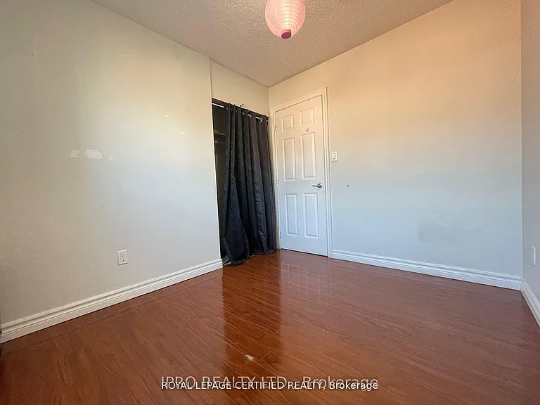 498 Daralea Hts #UPPER — Photo 17