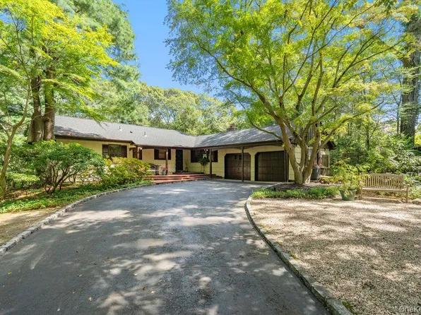 7 Chatham Place, Dix Hills, NY 11746