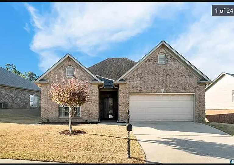 2931 Summit Dr — Photo 1