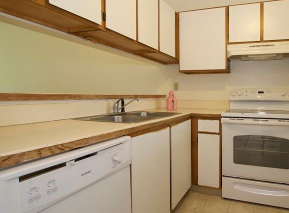 4th image of 15 Kulanihakoi St APT 10F
