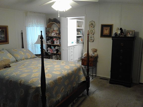 Large MBR, bath, closet.