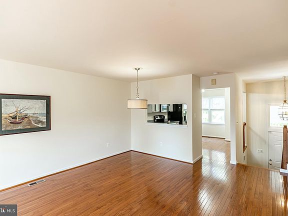 4th image of 6967 Fairfax Dr