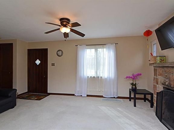 3rd image of 320 Orchard Dr