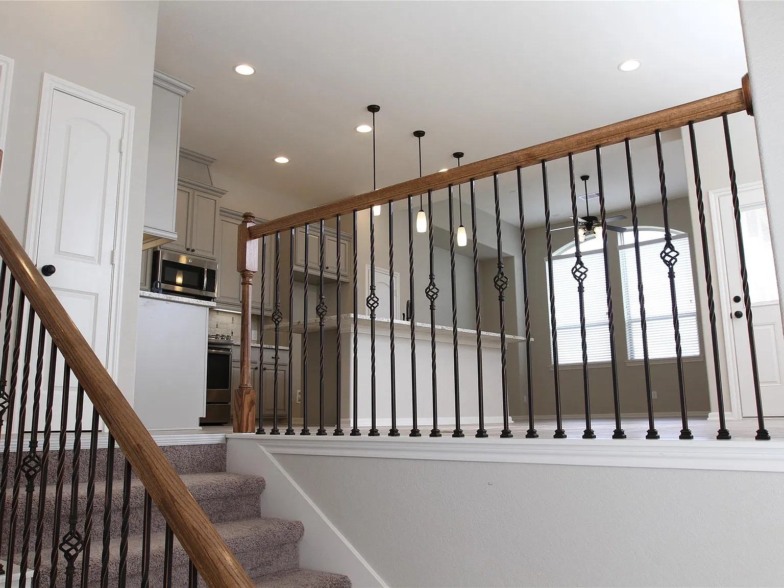 3 bed, 2.5 bath, 2034 sqft, $2,300 — Photo 4