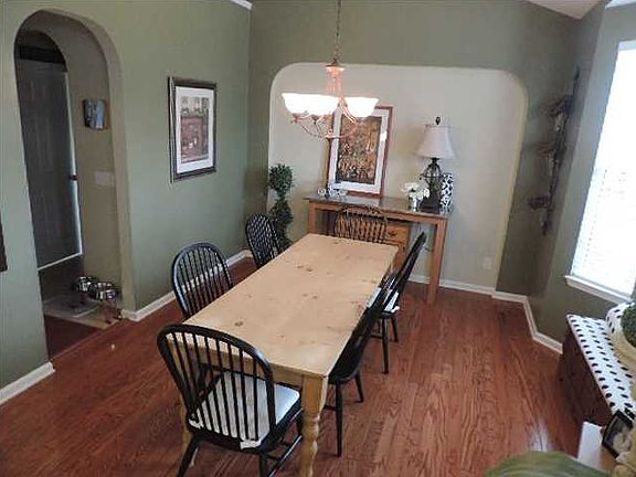 3rd image of 114 Chancellors Dr