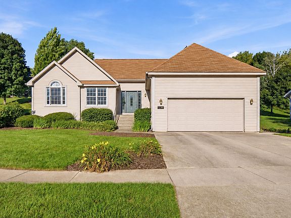 2nd image of 809 Tuckaway Ct