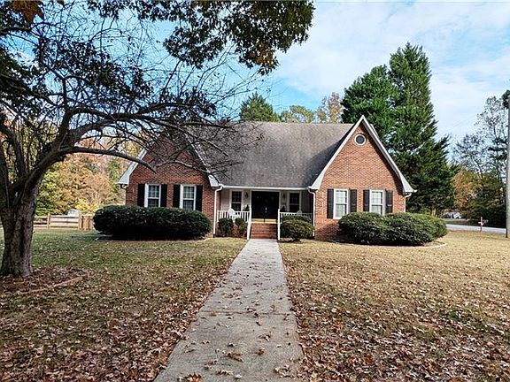 2nd image of 222 Shallowbrook Dr