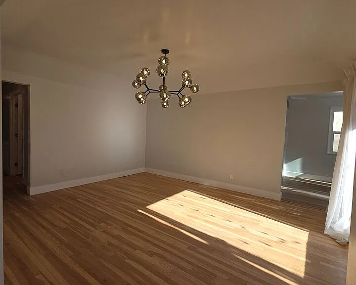 418 S Roxbury Dr — Photo 9