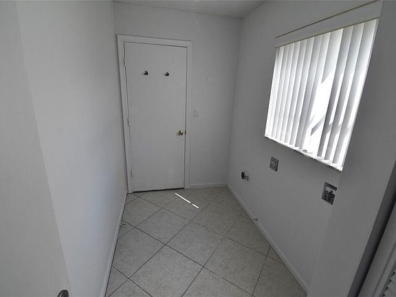 4th image of 11540 NW 40th Ct
