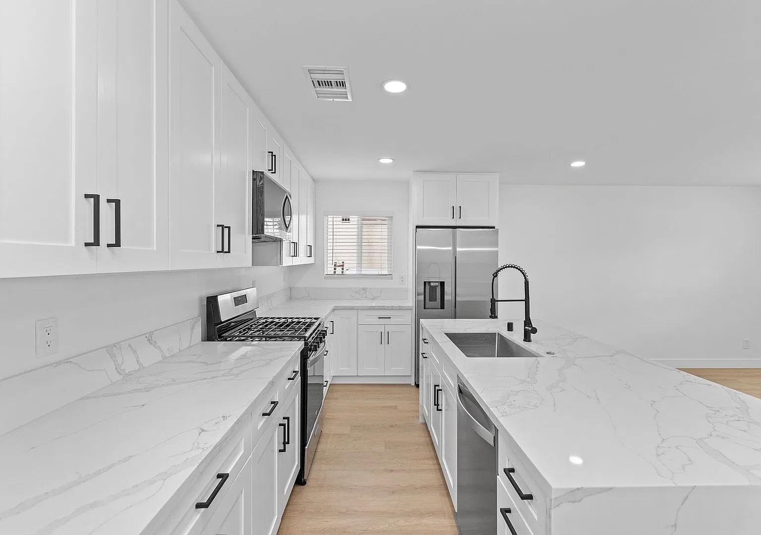 Spacious 4 Bed / 3 Bath Home with Private Driveway, Backyard and In-Unit Laundry — Photo 4