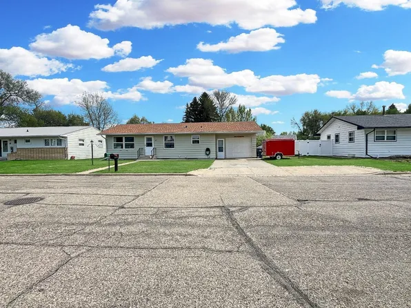 413 Riverside Dr, Velva, ND 58790