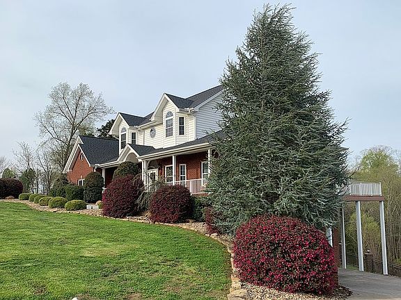 3rd image of 433 Riverbend Dr