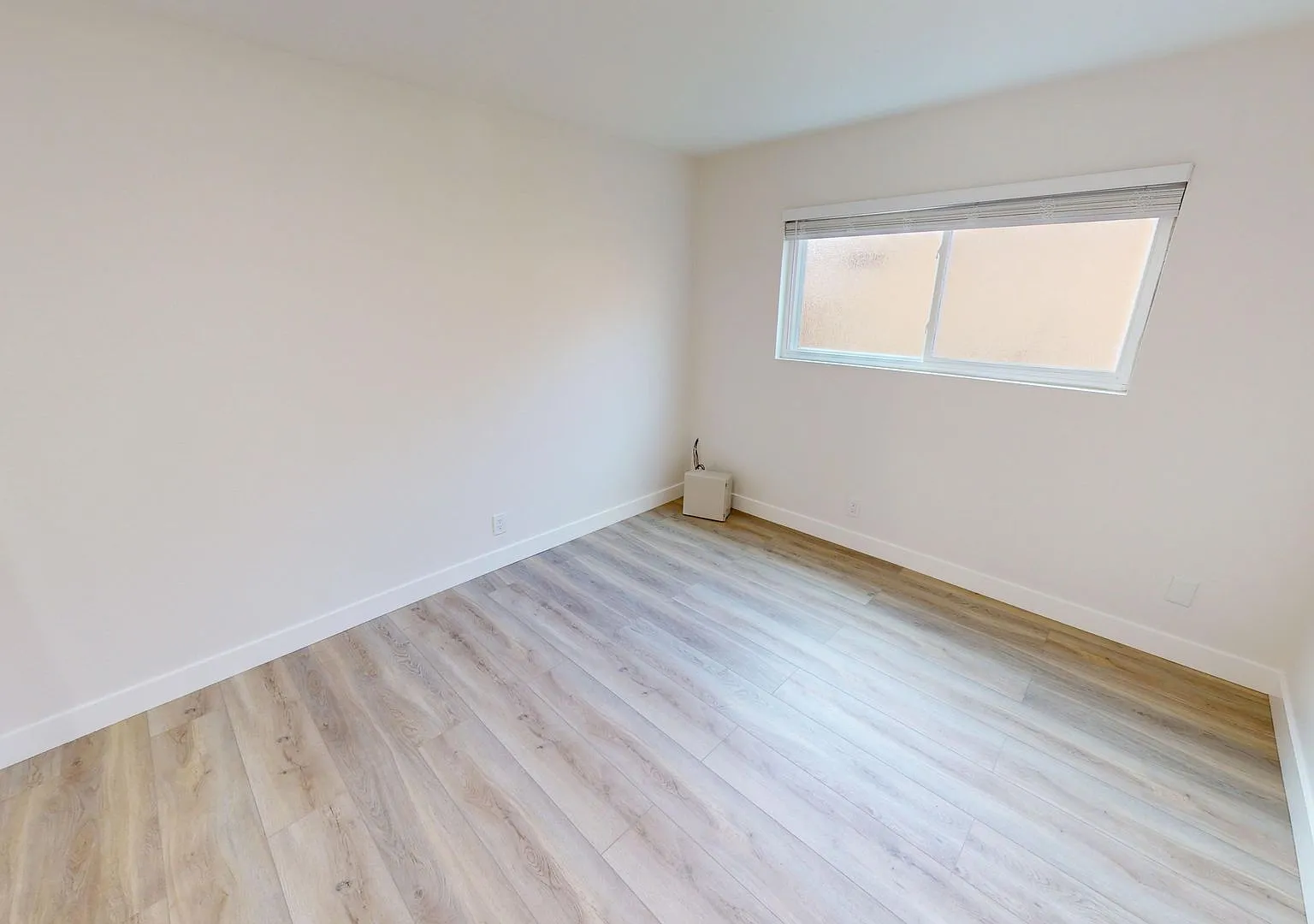 Spacious 3 Bedroom, 2.5 Bathroom Home with Sunroom in Coronado's Village — Photo 4