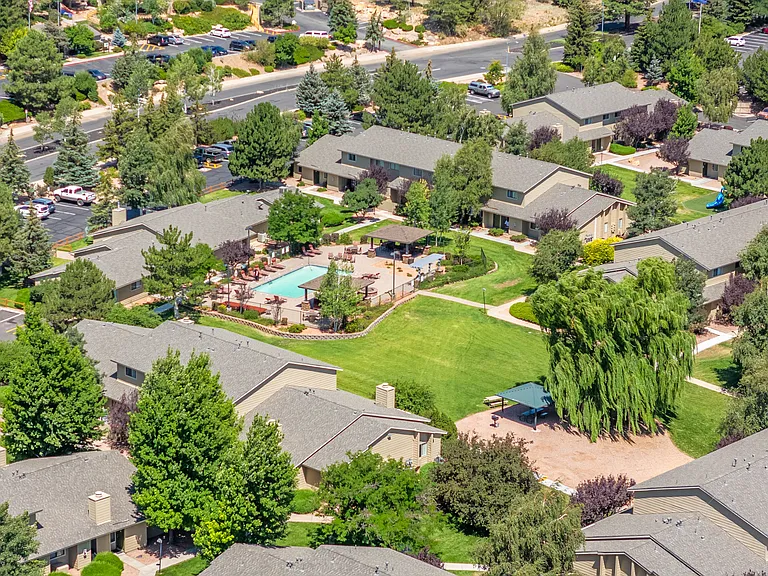 Country Club Meadows Apartments — Photo 19