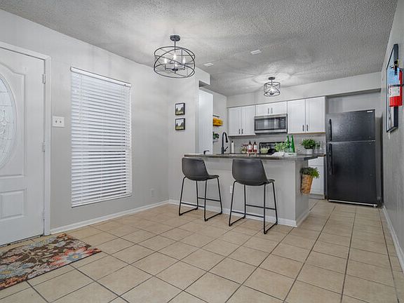 3rd image of 419 Harding Pl #411