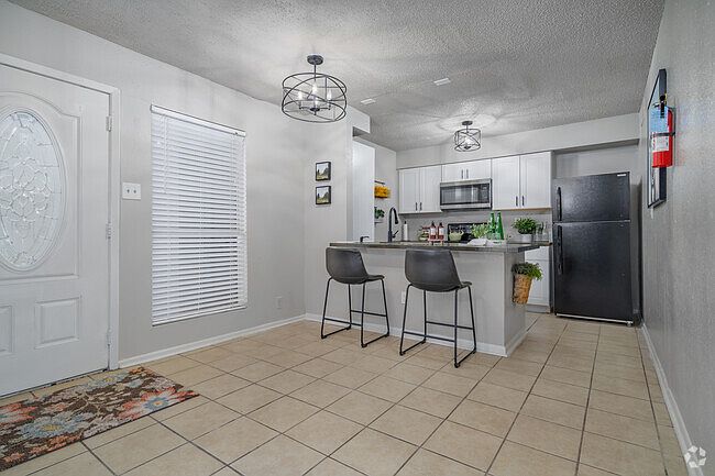 1st image of 419 Harding Pl #403