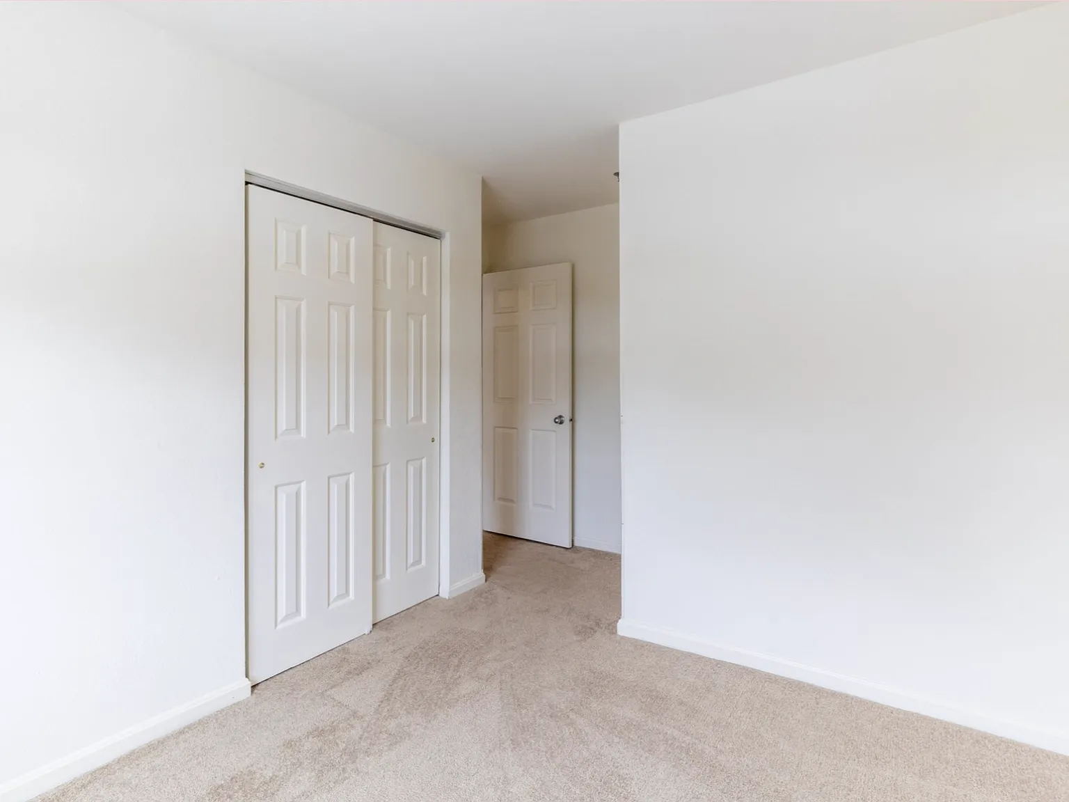 3 bed, $1,800 — Photo 3