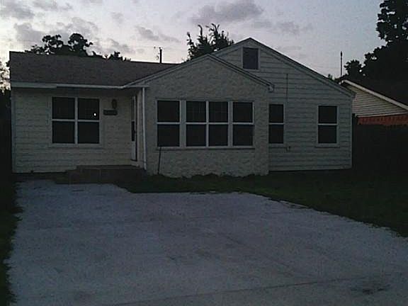 2nd image of 206 7th Ave N